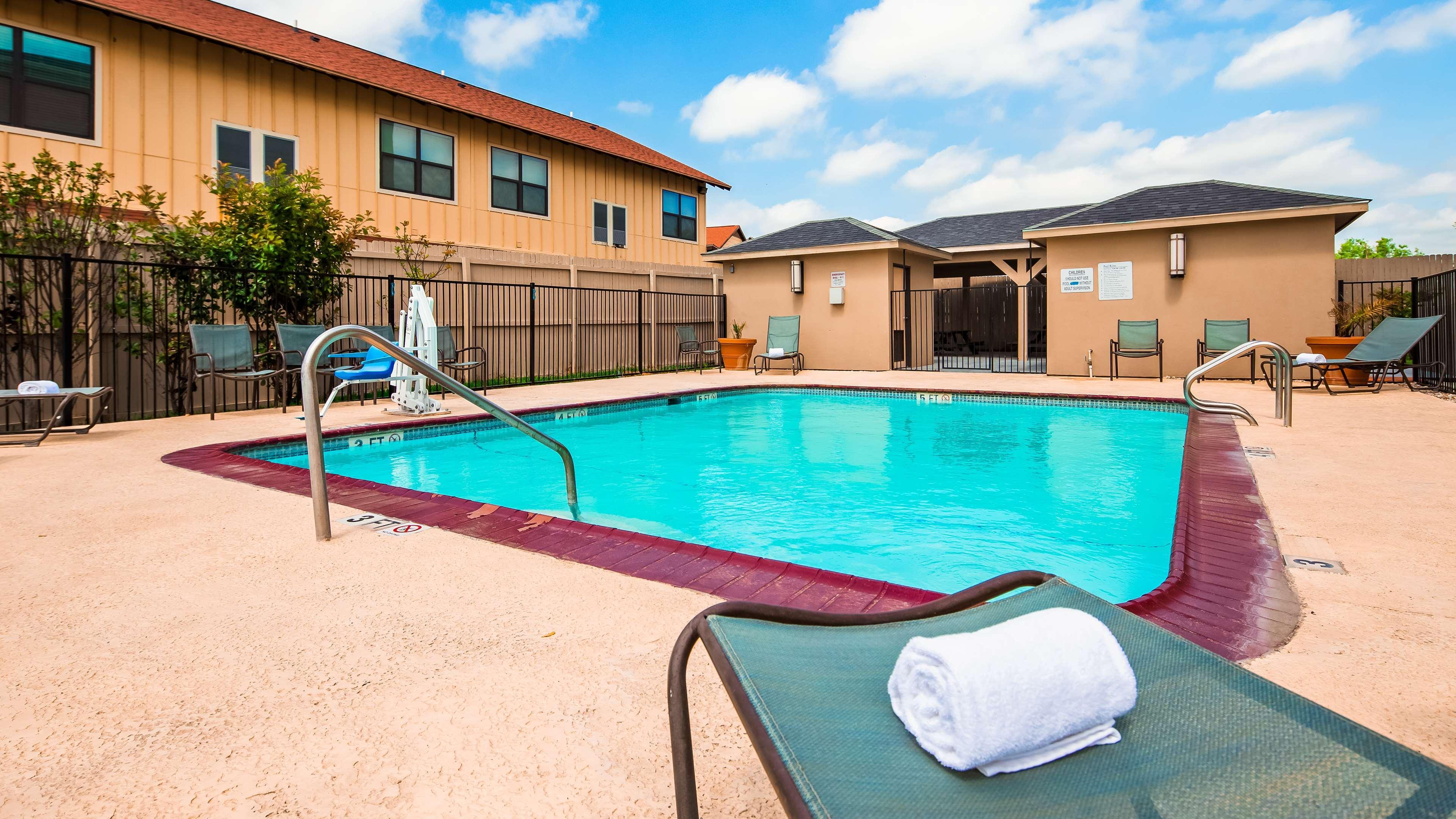 Best Western Plus Carrizo Springs Inn&Suites Esterno foto